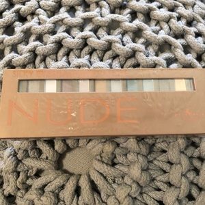 NWT - Nude silky eyeshadow palette